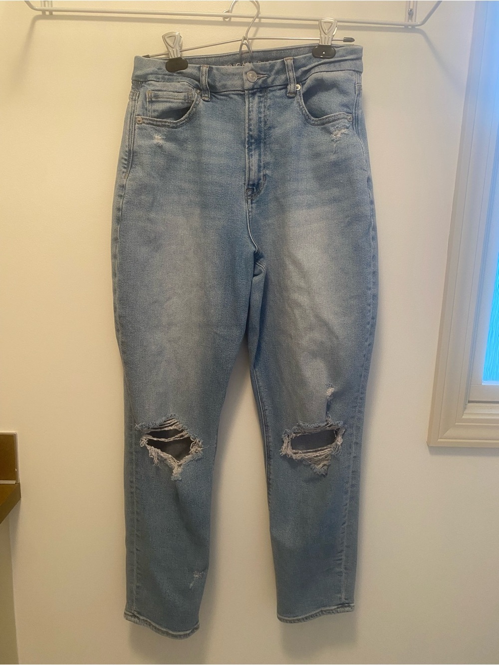 American Eagle Outfitters Light Blue Distressed High Rise, Mom Jeans